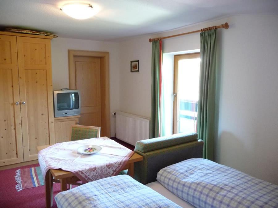 Hotel Gasthof Alpenblick Hirschegg  Zimmer foto