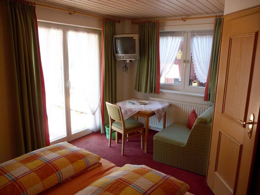 Hotel Gasthof Alpenblick Hirschegg  Zimmer foto